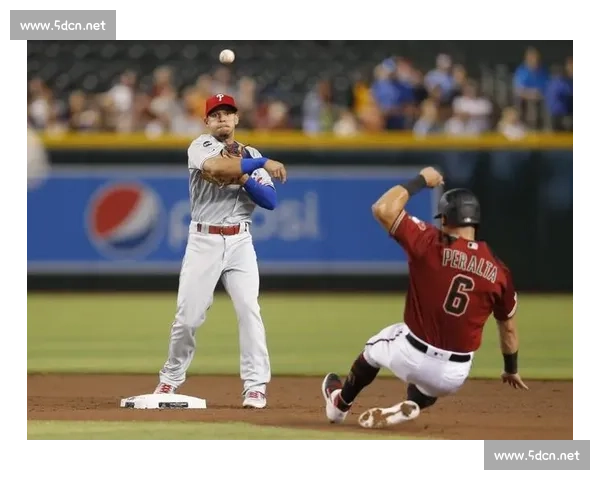 特纳客场首局再开轰,费城人 1-0 领先 特纳客场首局再开轰,费城人 1-0 领先