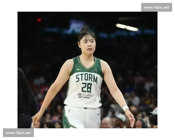 段冉:李月汝飞翼队目标稳定轮换 15-20 分钟成关键 段冉:李月汝飞翼队目标稳定轮换 15-20 分钟成关键