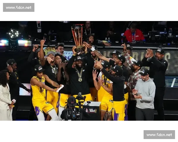 紫金荣耀:湖人豪门基因的百年传承 紫金荣耀:湖人豪门基因的百年传承