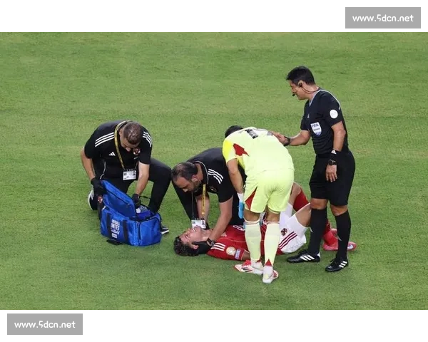 世俱杯揭幕战悲剧！阿舒尔 12 分钟锁骨骨折含泪退场