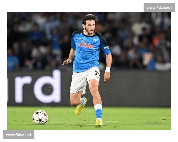 克瓦拉茨赫利亚：C 罗是英雄，但梅西的足球来自另一个维度