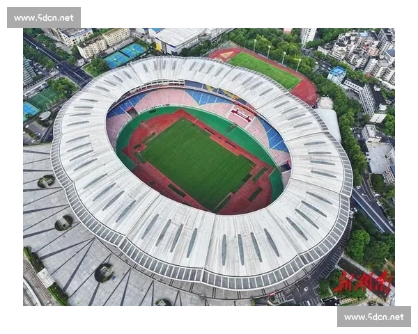 湘超首球!李章毓头球破门点燃贺龙体育场