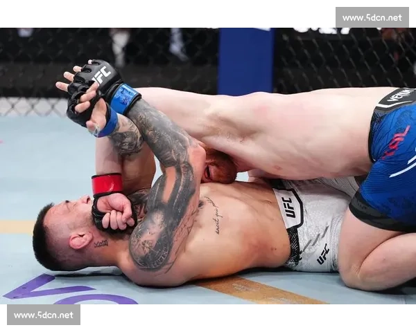 第三回合飞膝绝杀!马利克技术判定终结布伦戴奇